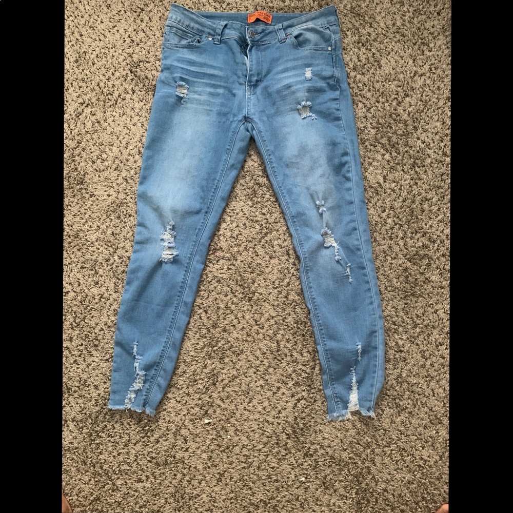 ‼️ SOLD ‼️ Skinny distressed jeans